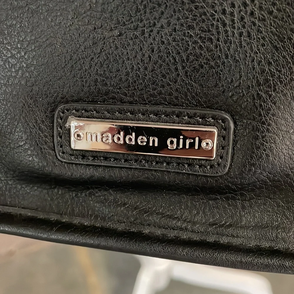 Madden Girl Black crossbody bag